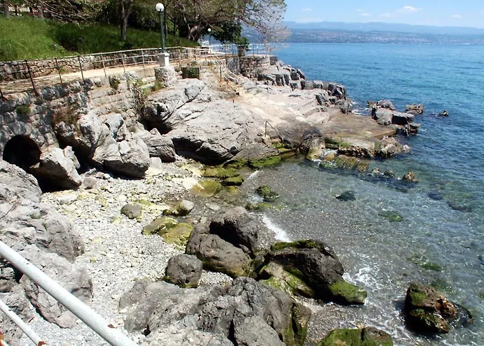 Lägenhet With A Parking Space Lovran, Opatija - 7802 *