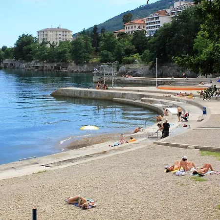 Apartamento With A Parking Space Lovran, Opatija - 7802 Lovran